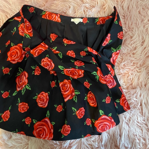 Forever 21 Black Skirt With Rose Details Size: 28 Medium - Picture 3 of 7